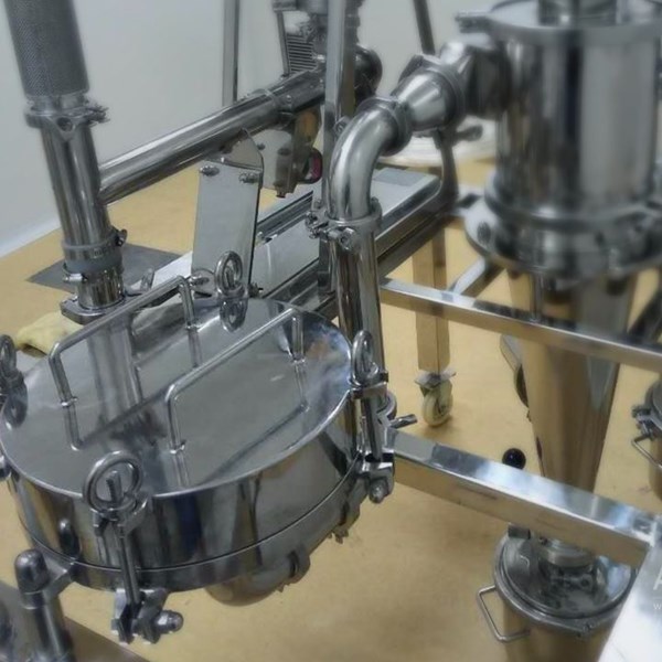 廣東(dōng)某藥業(yè)公司原料藥超微(wēi)粉碎生(shēng)産線