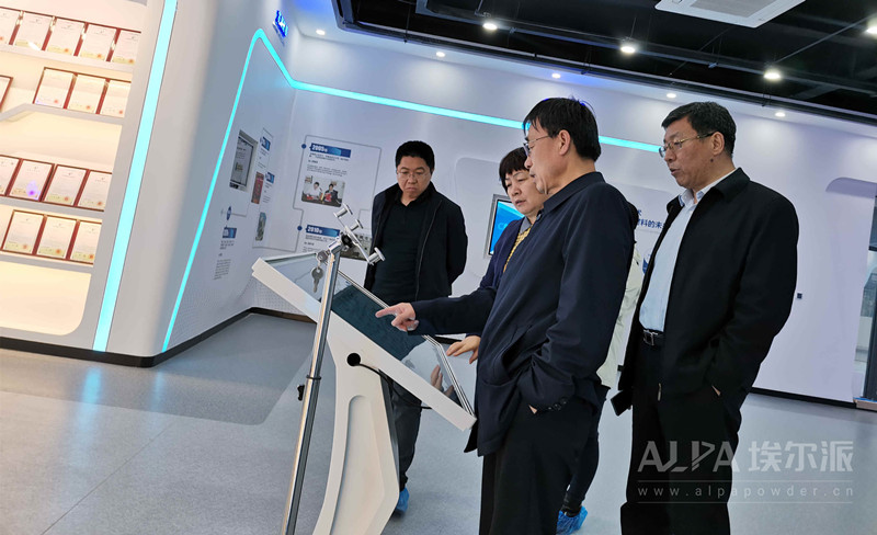 功力集團考察團到(dào)埃爾派參觀調研