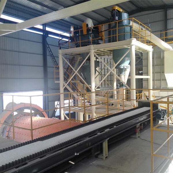 河(hé)南(nán)南(nán)陽某碳酸鈣公司球磨分(fēn)級生(shēng)産線