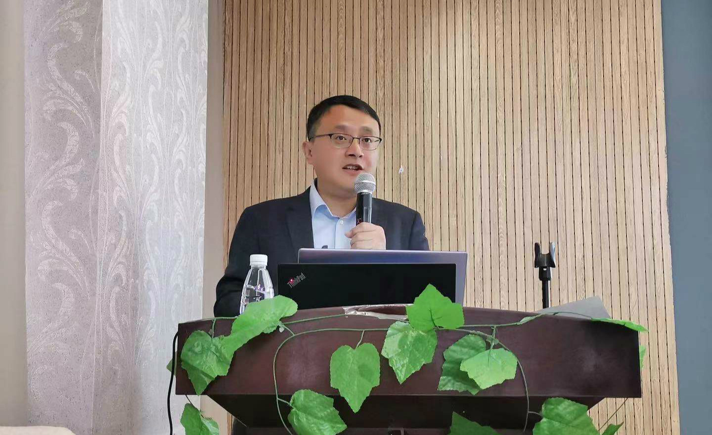 山(shān)東(dōng)埃爾派粉體(tǐ)科(kē)技(jì)有(yǒu)限公司副總經理(lǐ)劉文(wén)偉受邀出席2020年(nián)非金(jīn)屬礦粉體(tǐ)加工(gōng)及應用(yòng)技(jì)術(shù)培訓