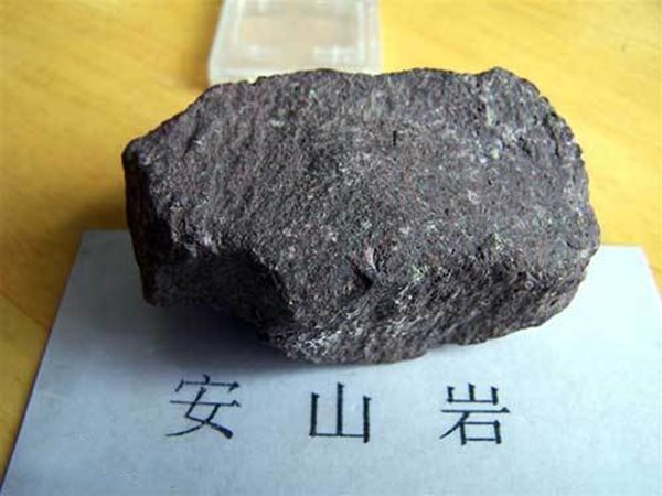 安山(shān)岩斜長(cháng)石